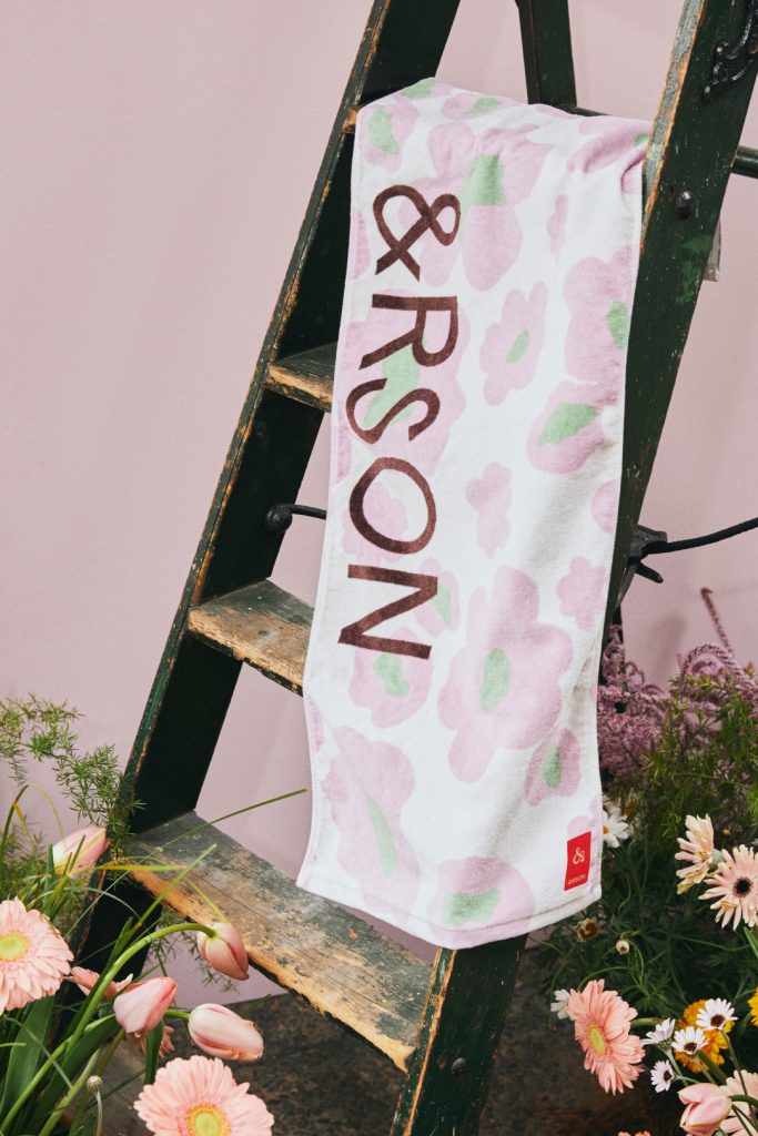 &RSON FLOWER TOWEL